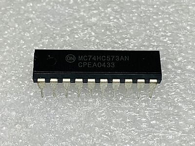 74HC573N