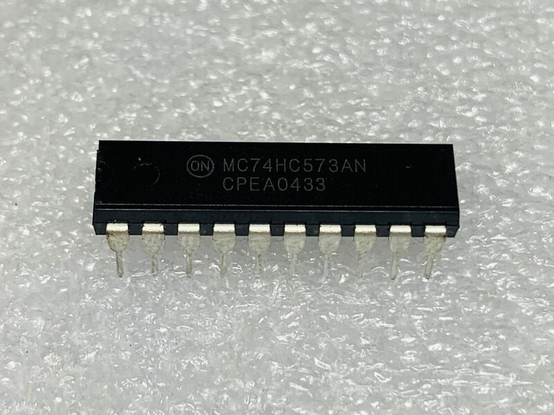 74HC573N